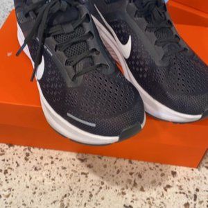 Nike Air Zoom Structure 23